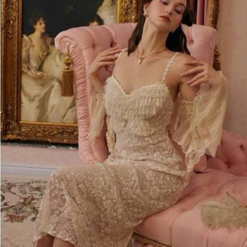 Elegant Cream Lace Lacemade Papillon Blanc Plat Dress